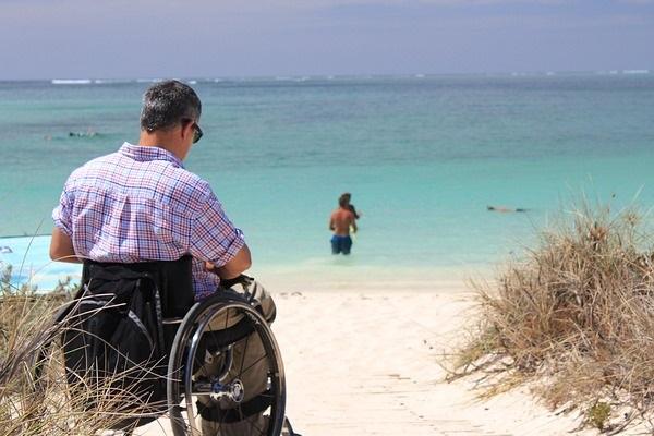 Санитарен магазин София Пирогов – инвалидна количка, комбиниран стол, проходилка, патерици